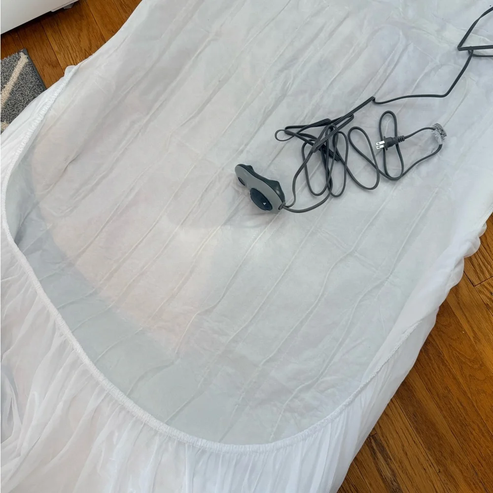 White Electric Heated mattress pad twin NWOT